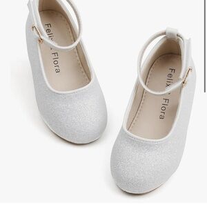 White Dress Shoes with Classic Rounded Toe and Strap